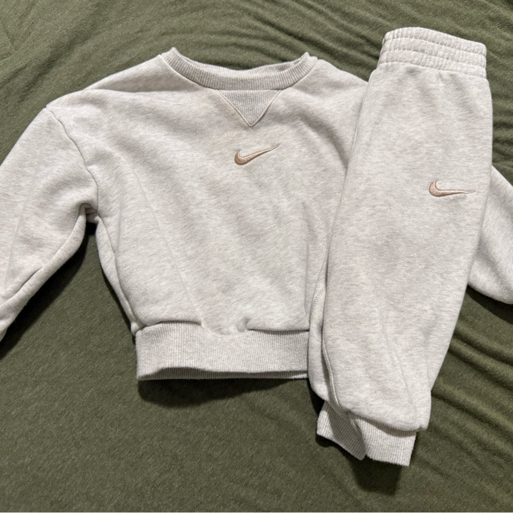 Nike Cream Fleece-Lined Top